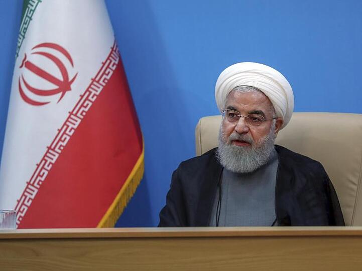 Irans Präsident Hassan Ruhani bezeichnet die jüngsten Sanktionen der USA gegen den obersten Führer des Landes, mehrere hochrangige Kommandeure der Revolutionsgarden sowie die geplanten Sanktionen gegen Außenminister Sarif als "unverschämt".