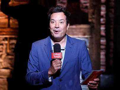 US-Moderator Jimmy Fallon wurde während eines Dinner-Dates von Heidi Klum als "Vampir" bezeichnet. US-Moderator Jimmy Fallon wurde während eines Dinner-Dates von Heidi Klum als "Vampir" bezeichnet.