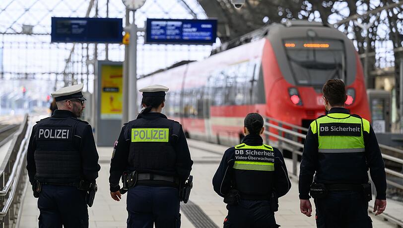 Die Bundespolizei hat im vergangenen Jahr mehr Gewaltdelikte an Bahnhöfen und anderen Orten, wo sie für die Sicherheit zuständig ist, festgestellt. (Archivbild) Die Bundespolizei hat im vergangenen Jahr mehr Gewaltdelikte an Bahnhöfen und anderen Orten, wo sie für die Sicherheit zuständig ist, festgestellt. (Archivbild)