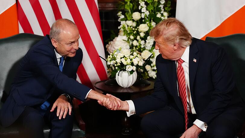 Trump äußerte sich während eines Treffens mit Micheál Martin zur Frage nach einer Wiedervereinigung. Trump äußerte sich während eines Treffens mit Micheál Martin zur Frage nach einer Wiedervereinigung.