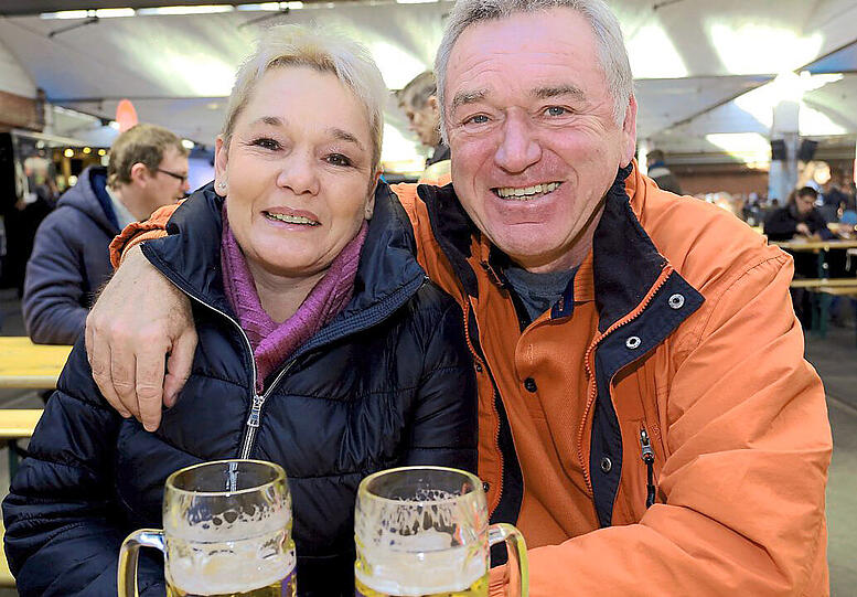 Werner Franzbeck, 64, Rentner, mit seiner Frau Renate, 57, Bäckereiverkäuferin finden: "Die Verlängerung der Tram-Strecke nach Berg am Laim ist super. Jetzt müssen wir uns nicht mehr über die Verspätung der S-Bahn ärgern, und der Weg zur Haltestelle ist erheblich kürzer als zum Bahnhof."