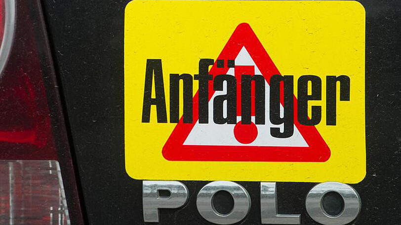 Bei Vielen löst der Gedanke ein mulmiges Gefühl aus: Sollen Jugendliche schon mit 16 Jahren Auto fahren dürfen?