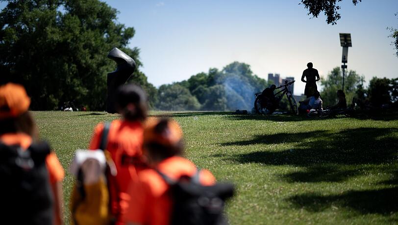 Wenn Rauch aufsteigt, wissen die Grill-Scouts: Jetzt ist ihr Rat gefragt.
