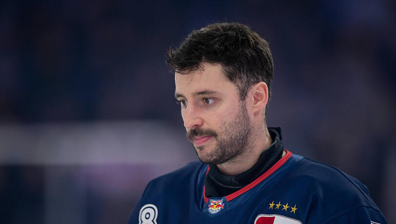 Tobias Rieder spielt eine starke Saison beim EHC Red Bull München, fällt nun aber verletzungsbedingt aus. Tobias Rieder spielt eine starke Saison beim EHC Red Bull München, fällt nun aber verletzungsbedingt aus.