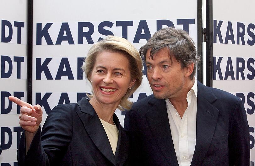 Fotogen: Die damalige Bundesarbeitsministerin Ursula von der Leyen und Karstadt-Investor Nicolas Berggruen im September 2010. Foto: Stephanie Pilick/Archiv