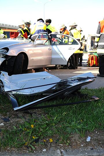 Unfall am Föhringer Ring: Die Bilder der Feuerwehr.