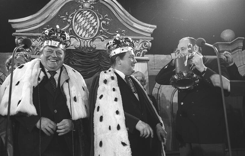 Franz Josef Strauß als bayerischer König auf dem Nockherberg.