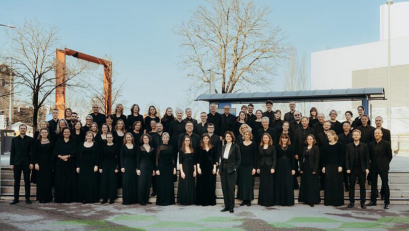 Antitheatralisches Konzept: Der Münchener Bach-Chor unter Leitung von Johanna Soller.
