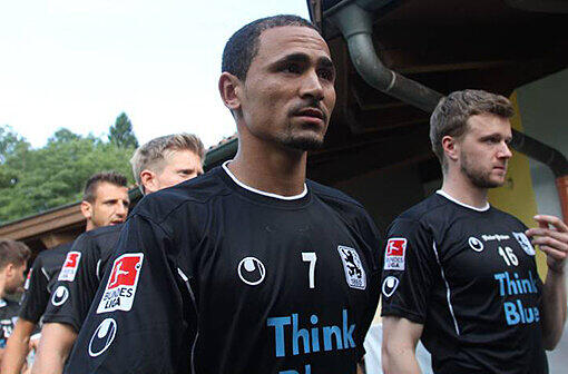 Daylon Claasen 
Alter: 24 (28.01.1990 in Klerksdorp, North West, Südafrika)
Nationalität: Südafrika
Marktwert: 0,7 Millionen Euro
Bisherige Vereine: Lech Posen, Lierse SK , Ajax Amsterdam II, Ajax Cape Town
Rückennummer bei den Löwen: 7