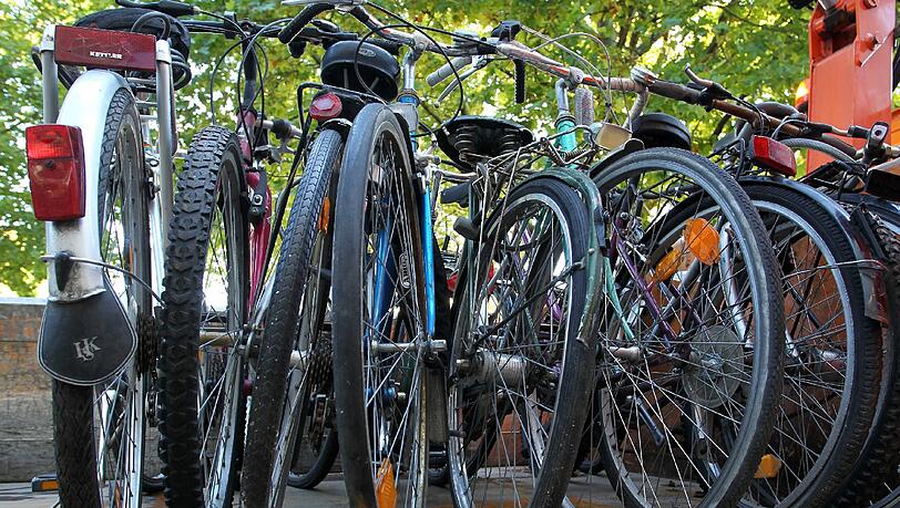 Alte und herrenlose Radl in der Innenstadt ärgern die Geschäftsleute von CityPartner. Alte und herrenlose Radl in der Innenstadt ärgern die Geschäftsleute von CityPartner.