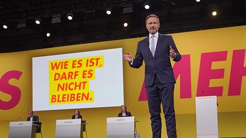 Christian Lindner, Parteivorsitzender der FDP, spricht beim Außerordentlichen Bundesparteitag der FDP.