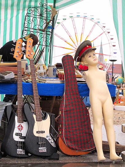 2000 Aussteller, 20000 erwartete Besucher: Am Samstag findet auf der Theresienwiese wieder der größte Flohmarkt Bayerns statt. Die ersten Flohmarktverkäufer trotzen Regen und Kälte und haben sich schon die besten Plätze gesichert. Die AZ zeigt die besten Bilder!
