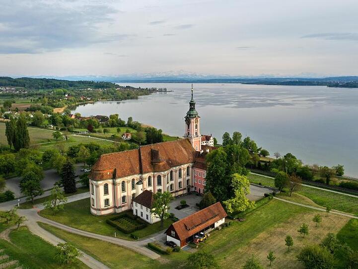 Wallfahrtskirche Birnau bei Uhldingen-Mühlhofen: Der Bodensee ist eine von wenigen Regionen in Europa, in der die Grenzen zwischen den Anliegerstaaten nicht überall eindeutig festgelegt sind.