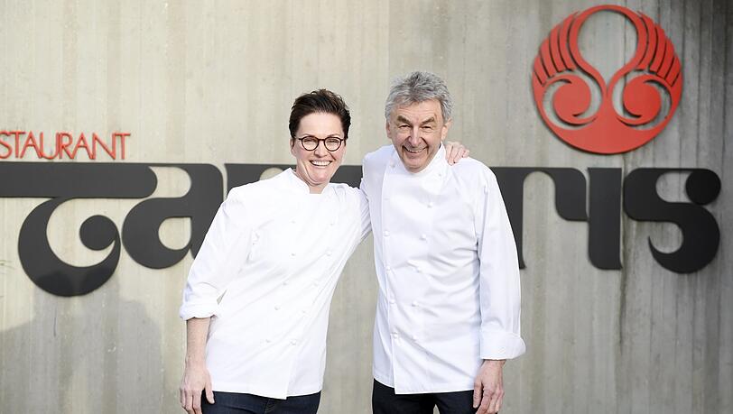 Verlassen das Tantris: Sigi Schelling und Hans Haas. Verlassen das Tantris: Sigi Schelling und Hans Haas.