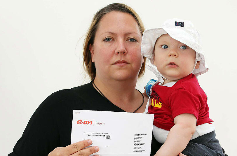 Michaela Mayr, Baby Mads und eines der unerfreulichen Eon-Schreiben.