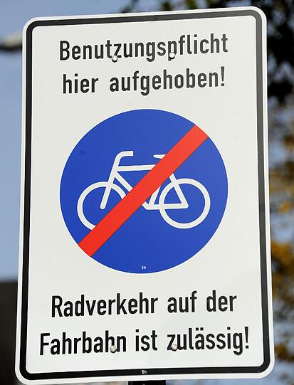 Das ist das neue &bdquo;Infoschild Aufhebung der Radwegbenutzungspflicht&ldquo;: Hier dürfen Radler auf die Straße &ndash; müssen aber nicht.