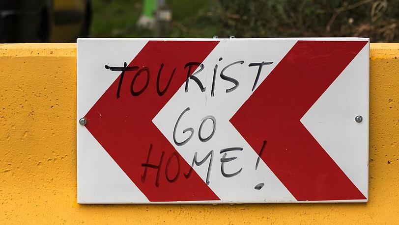 Nicht nur in Barcelona und auf Mallorca formiert sich dieser Tage in Spanien Widerstand gegen Massentourismus.