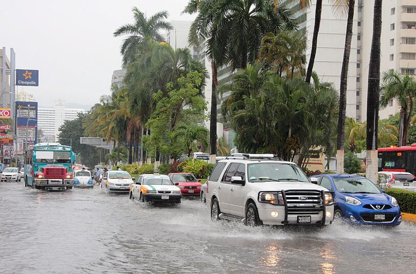 Im mexikanischen Acapulco sind die Straßen nach dem Sturm überflutet. Foto: Maria Meza