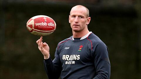 Gareth Thomas, früherer Rugby-Star, geht offen mit seiner Homosexualität und seine HIV-Infektion um.