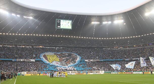 Mega-Wiesn-Choreo und kämpfende Löwen. Mega-Wiesn-Choreo und kämpfende Löwen.