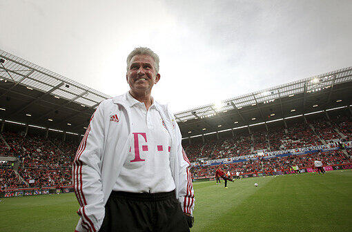 Bayern Münchens Trainer Jupp Heynckes steht vor dem Liga total-Cup am 20.07.2011 in Mainz auf dem Platz. Heynckes soll den FC Bayern wieder zur Nummer 1 in Deutschland machen.