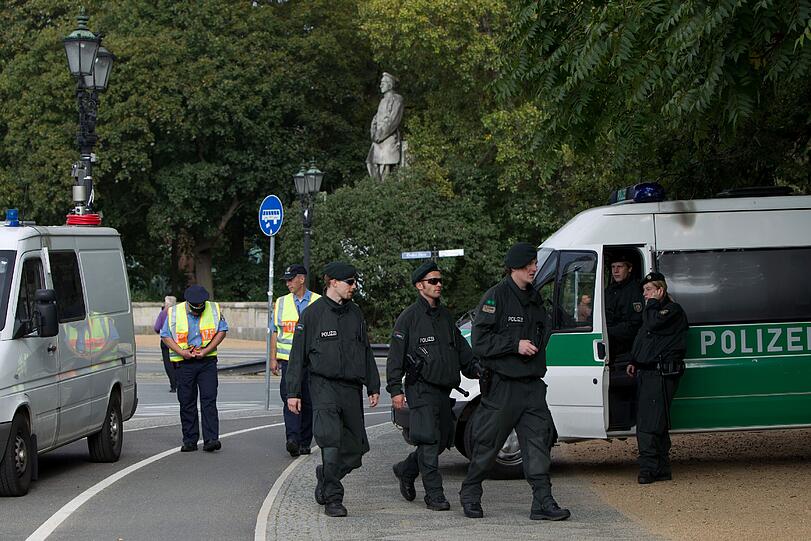 Papst Benedikt XVI. ist zu seinem ersten offiziellen Staatsbesuch in Deutschland eingetroffen.