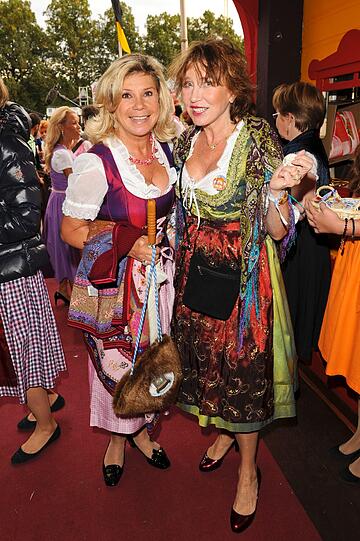 Marianne Hartl, Dunja Siegel