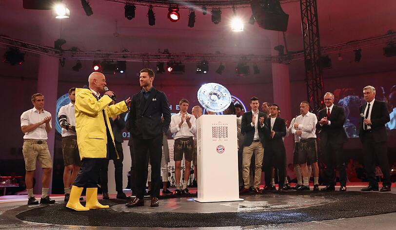 Das komplette Meisterteam 2016/17 stand auf der Bühne