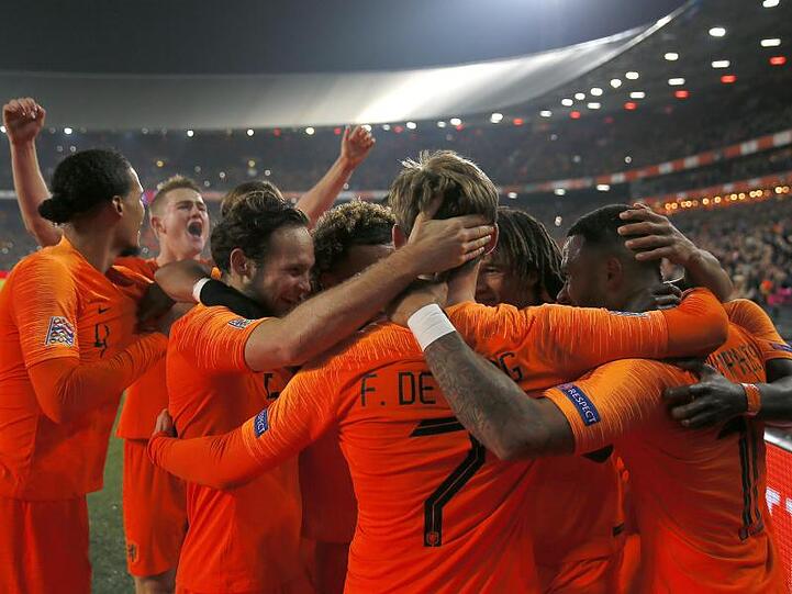 Die niederländische Nationalmannschaft besiegte Weltmeister Frankreich in Rotterdam mit 2:0.