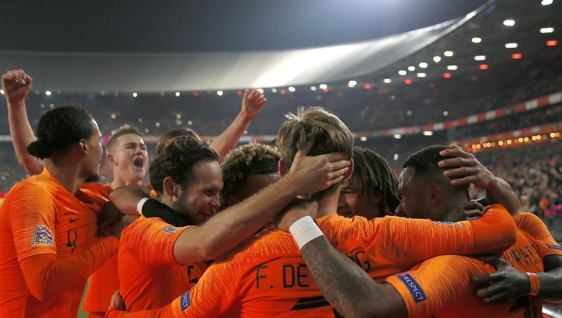 Die niederländische Nationalmannschaft besiegte Weltmeister Frankreich in Rotterdam mit 2:0. Die niederländische Nationalmannschaft besiegte Weltmeister Frankreich in Rotterdam mit 2:0.