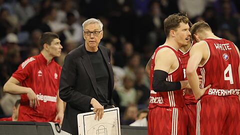 Die Stimmung im Westpark ist spürbar gestört: Gordon Herberts (l.) Ernennung zu Kanadas Coach ab 2026 sorgt für Nebengeräusche.