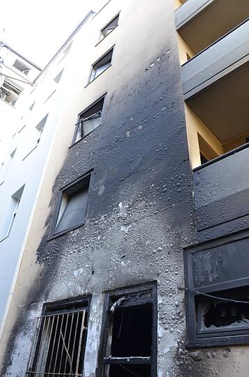 Schwabing am Tag nach der Bombensprengung: Die Spuren der Detonation sind deutlich zu erkennen, teilweise hat sie schwere Schäden verursacht. Derzeit werden die Schäden an den Gebäuden der Umgebung erfasst.