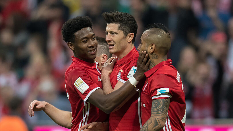 Mit aktuell 26 Bundesligatoren ist Robert Lewandowski (m.) an der Spitze der Torjägerliste. Mit aktuell 26 Bundesligatoren ist Robert Lewandowski (m.) an der Spitze der Torjägerliste.