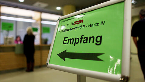 Der Staat muss nicht komplett für die Wohnungs- und Heizkosten von Hartz IV-Empfängern aufkommen. Das entschied das Bundesverfassungsgericht. (Archivbild)