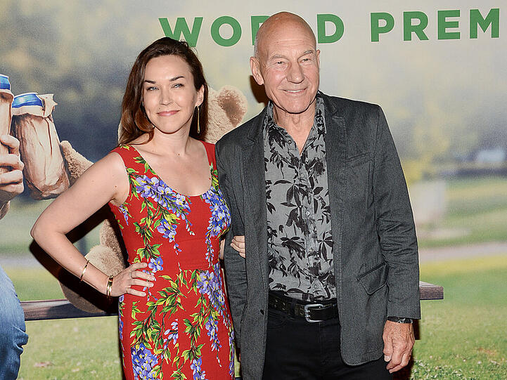 Auf dem roten Teppich bei der Premiere von "Ted 2" sind Patrick Stewart und seine Frau Sunny Ozell ein Herz und eine Seele