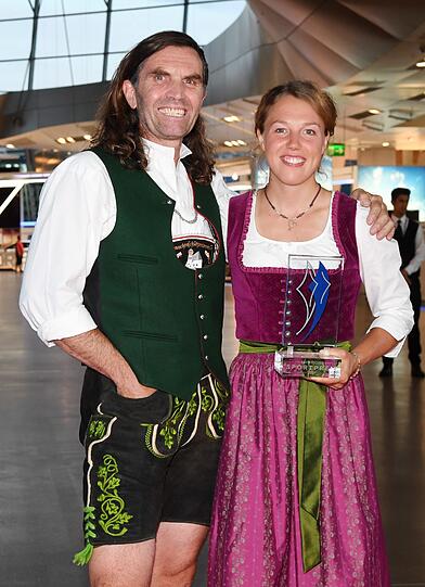 Der Laudator und Kletterer Thomas Huber und die Biathletin Laura Dahlmeier