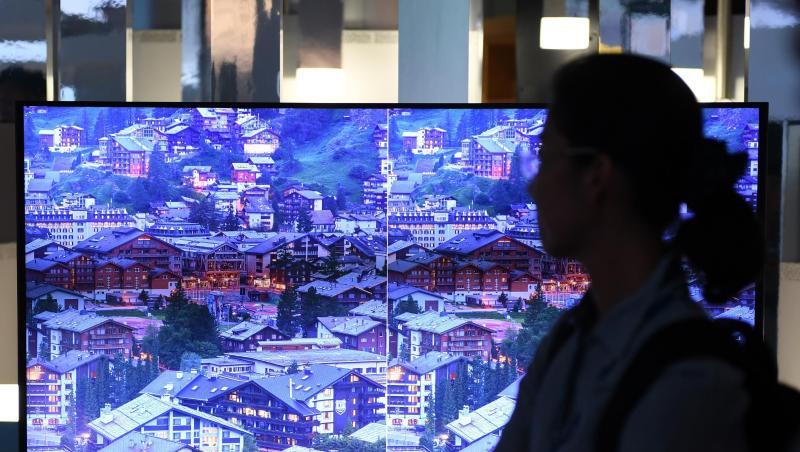 Die Deutschen haben während der Corona-Krise bislang deutlich mehr Fernseher gekauft. Die Deutschen haben während der Corona-Krise bislang deutlich mehr Fernseher gekauft.