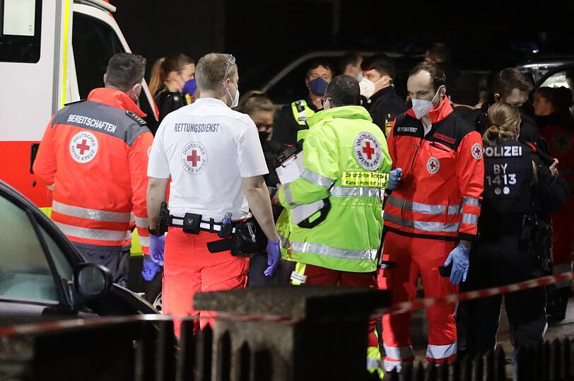 Nachdem in Ampfing eine private Silvesterfeier derart aus dem Ruder gelaufen war, dass es mehrere Verletzte gab, musste ein Großaufgebot an Einsatzkräften ausrücken.