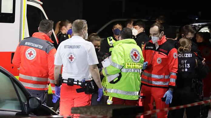 Nachdem in Ampfing eine private Silvesterfeier derart aus dem Ruder gelaufen war, dass es mehrere Verletzte gab, musste ein Großaufgebot an Einsatzkräften ausrücken.