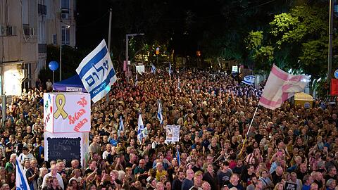 Schätzungen zufolge beteiligten sich etwa 150.000 Menschen an der Gedenkveranstaltung für den 1995 ermordeten damaligen israelischen Regierungschef Izchak Rabin.