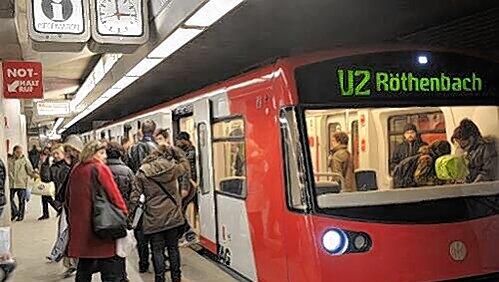 Fehler bei der Türkantensensorik, den Entgleisungsdetektoren und klemmende Schiebetritte bringen die U-Bahn immer wieder zum Stillstand. Fehler bei der Türkantensensorik, den Entgleisungsdetektoren und klemmende Schiebetritte bringen die U-Bahn immer wieder zum Stillstand.