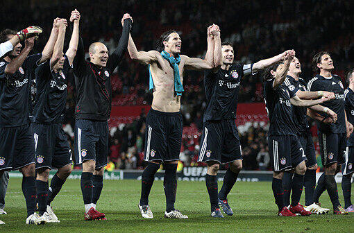 7) 2:1 gegen Manchester United am 07.4.2010
Nur ein Viertelfinal-Hinspiel, doch mit emotionalem Ende. Es steht 1:1, Rooney hatte nach zwei Minuten für United getroffen, doch Ribéry (76.) und Ivica Olic in der Nachspielzeit drehen die Partie. Die Grundlage fürs Weiterkommen. Ein 2:3 nach 0:3 reichte im &bdquo;Old Trafford&ldquo;.