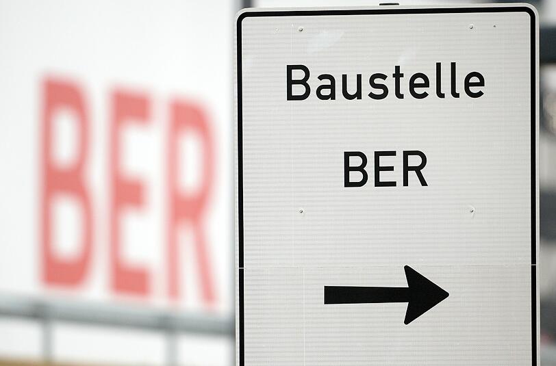 "Niemand kann heute eine Garantie abgeben, dass es mit der Eröffnung 2017 klappt. Aber wir haben eine Chance", sagte Berlins Flughafenkoordinator Engelbert Lütke Daldrup. Foto: Ralf Hirschberger/Archiv