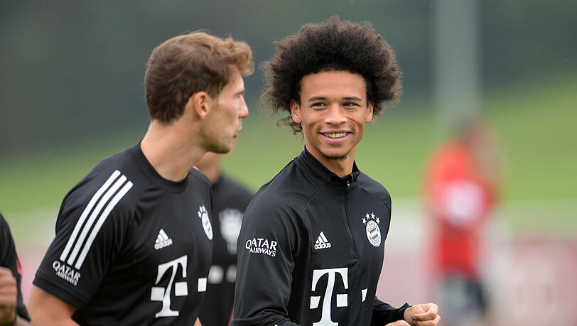 Leroy Sané (r.) steht vor seinem ersten Einsatz für die Bayern. Direkt von Beginn an?