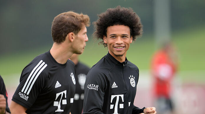 Leroy Sané (r.) steht vor seinem ersten Einsatz für die Bayern. Direkt von Beginn an?