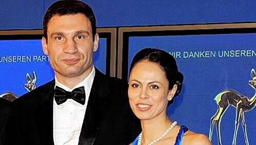 Sind seit 1996 verheiratet: Box-Weltmeister Vitali Klitschko mit seiner Ehefrau Natalie. Das Paar hat drei gemeinsame Kinder. Sind seit 1996 verheiratet: Box-Weltmeister Vitali Klitschko mit seiner Ehefrau Natalie. Das Paar hat drei gemeinsame Kinder.