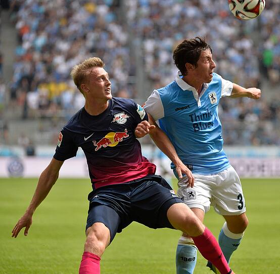 MAXIMILIAN WITTEK: Note 5. Sein Debüt hat er sich sicher anders vorgestellt: Verschuldete in der 13. Minute einen Foulelfemter gegen Gegenspieler Teigl, mit dem er viele Probleme hatte. Der Youngster kam danach etwas besser ins Spiel, wurde aber bereits zur Pause ausgewechselt.