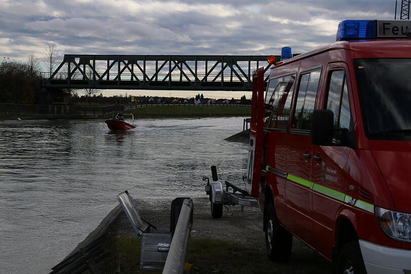 Wildsau-Suche am Innkanal. Die Bilder vom Einsatz.