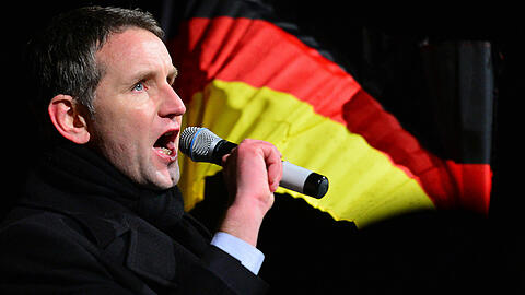 Bei Björn Höcke erkenne man "eine komplette Übereinstimmung mit den Positionen zur NPD", sagt Extremismusforscher Steffen Kailitz. Und nicht nur das: Die Rhetorik des AfD-Politikers erinnert sehr an die von NS-Propagandaminister Joseph Goebbels.