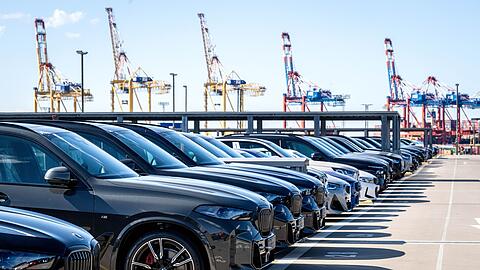 Der Verband der Automobilindustrie (VDA) begr&uuml;&szlig;t die Einigung, warnt aber zugleich: Auch die aktuell geltenden US-Z&ouml;lle in H&ouml;he von 15 Prozent f&uuml;r Pkw und deren Teile stellen weiterhin eine sp&uuml;rbare Herausforderung f&uuml;r die deutsche Automobilindustrie dar. (Archivbild)